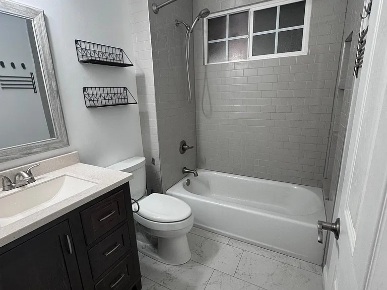N 5th Ave — Photo 5