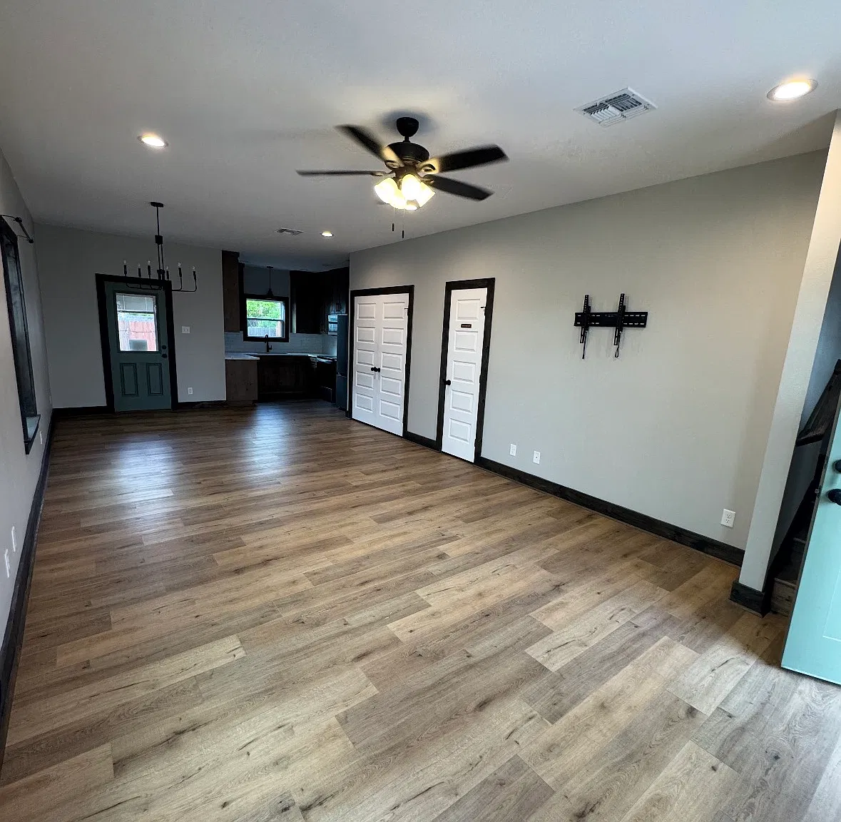 2 bed, 2.5 bath, 1223 sqft, $2,100 — Photo 2