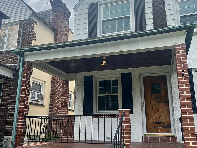110 Hollywood Ave — Photo 1