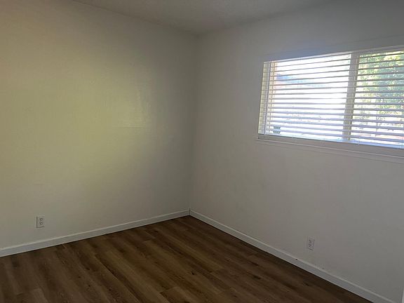 3rd image of 504 Nut Tree Ct