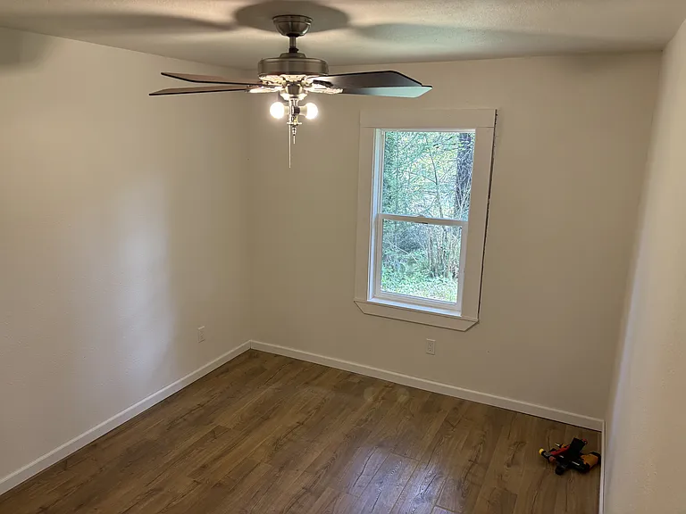 2835 NE Highway 20 — Photo 10