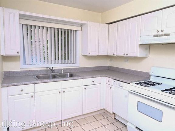 2nd image of 528 W Wellington Ave APT 102