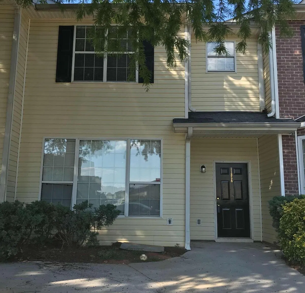 3 bed, 2.5 bath, 1432 sqft, $1,400 — Photo 1