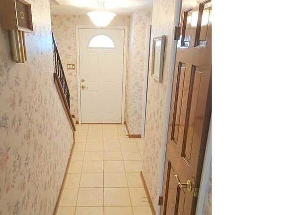 3rd image of 24 Forbes Ct