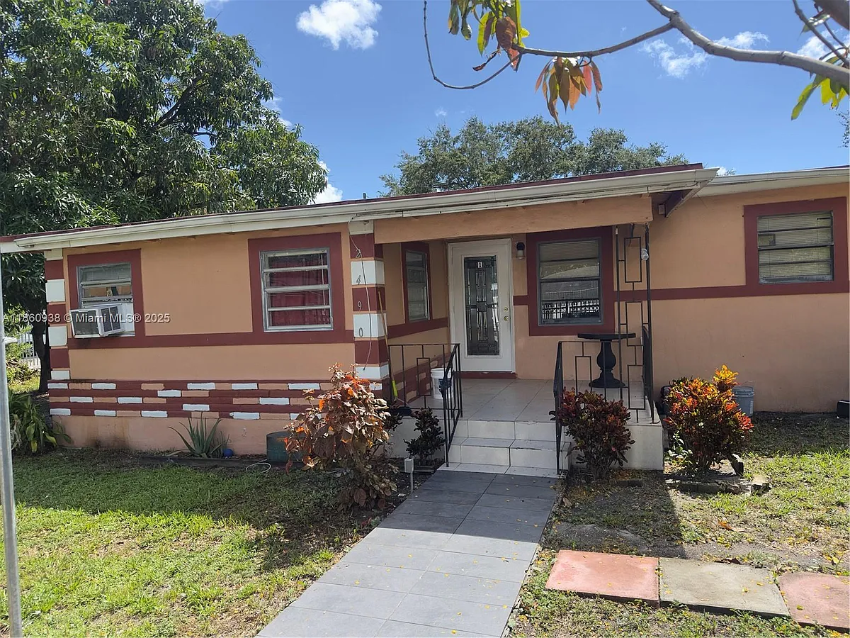 Photo 1 of 14 - 2490 NW 97th St #A - Miami, FL Primary Photo - 2490 NW 97th St #A