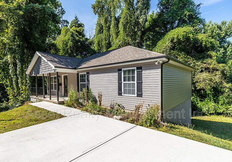 1st image of 112 Walnut Ln