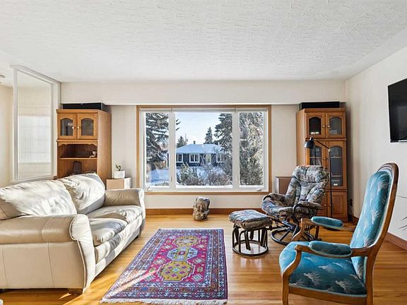 3rd image of 35 E 45th St SW