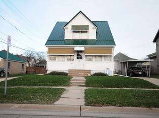 208 S Madison St, Manchester, IA 52057