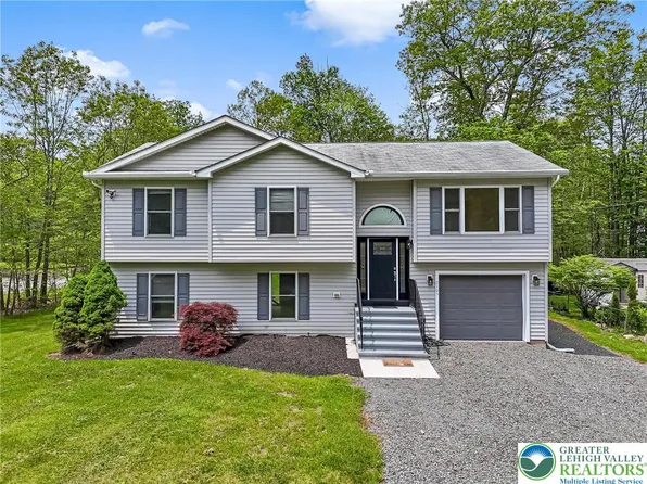 2105 Cottonwood Ln, Tobyhanna, PA 18466