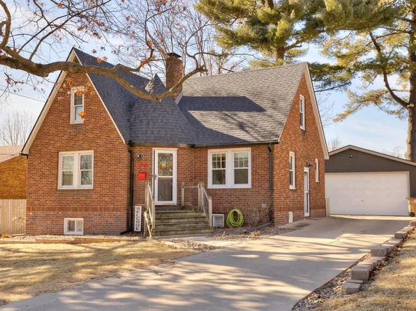 1108 67th St, Windsor Heights, IA 50324