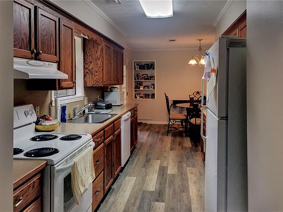 4th image of 5090 Haran St