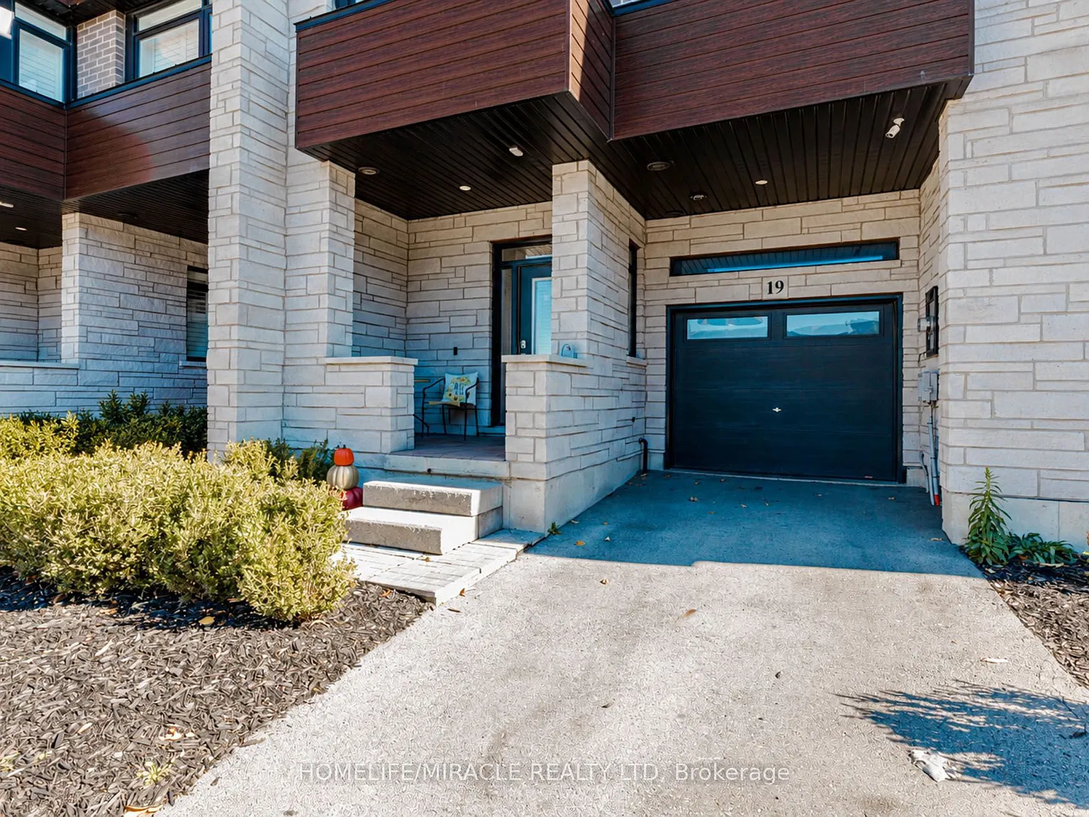 3 bed, $2,750 — Photo 2