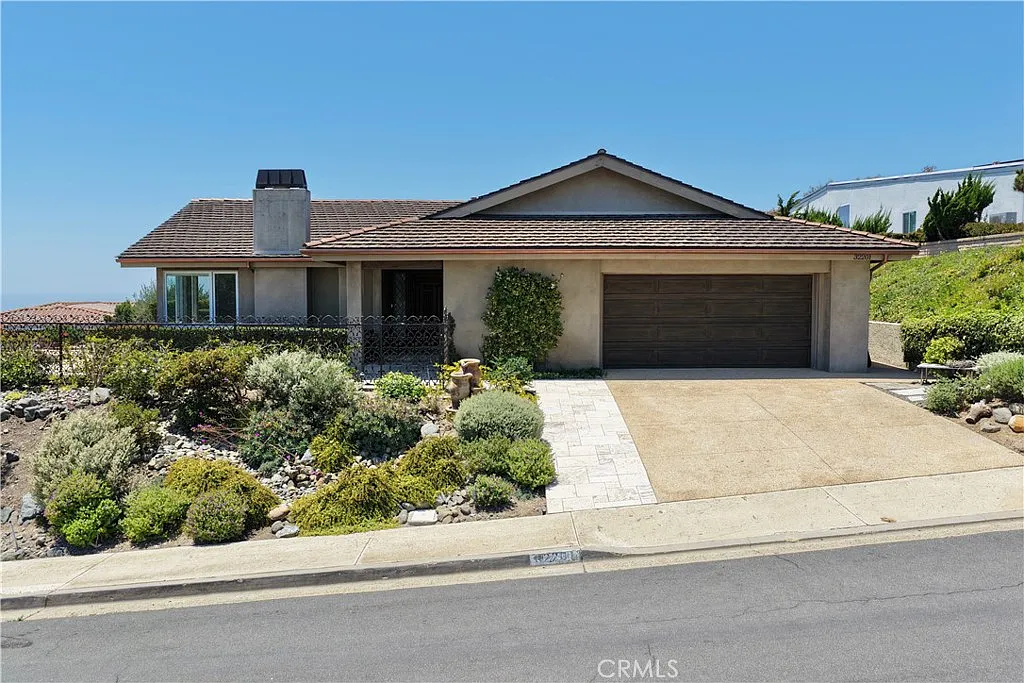 5 bed, 2.5 bath, 2675 sqft, $15,000 — Photo 1