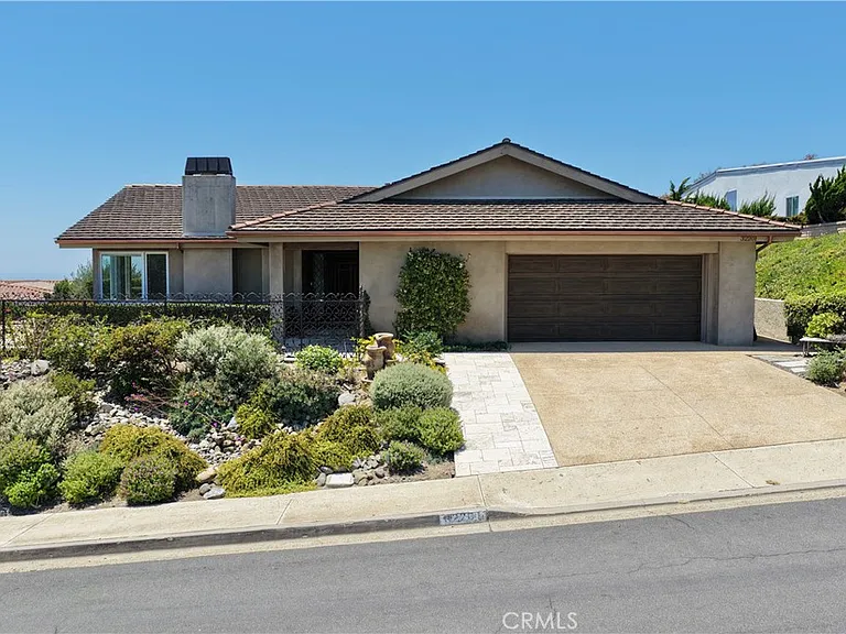 32201 Sea Island Dr — Photo 1