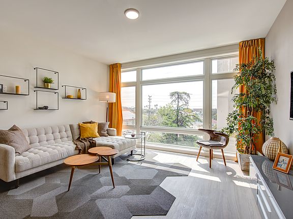 4th image of 515 W Broadway #3928237