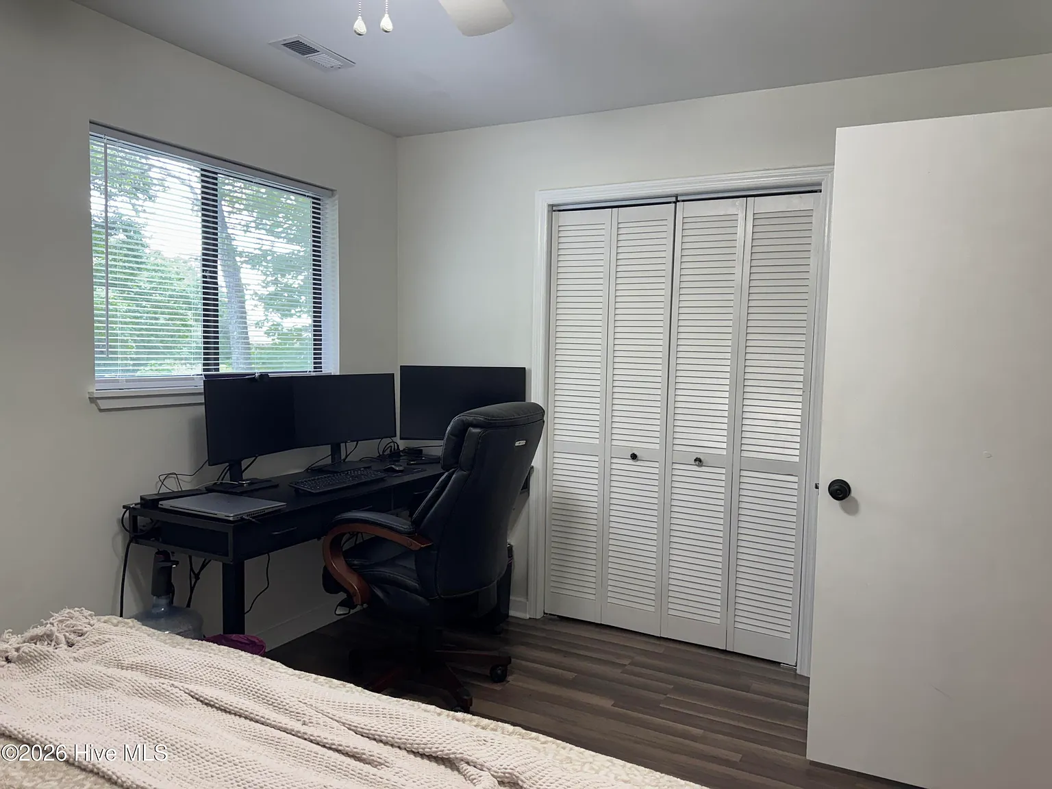 2 bed, 1.0 bath, 1074 sqft, $1,555 — Photo 4