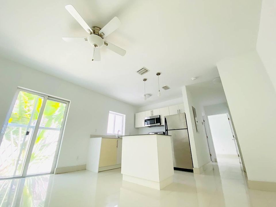 1st image of 6889 Bay Dr #204