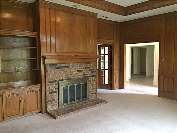 4th image of 4640 Versailles Ln