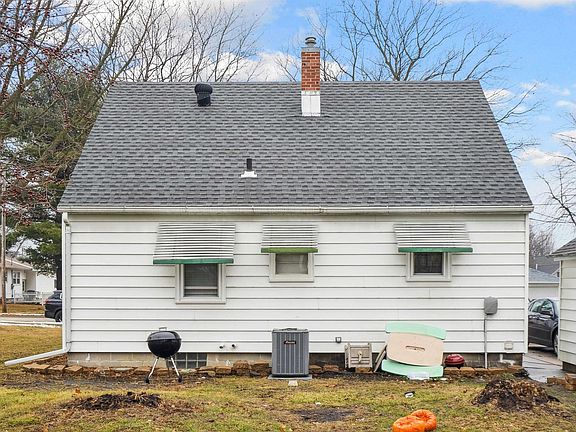 3rd image of 606 1st St SE