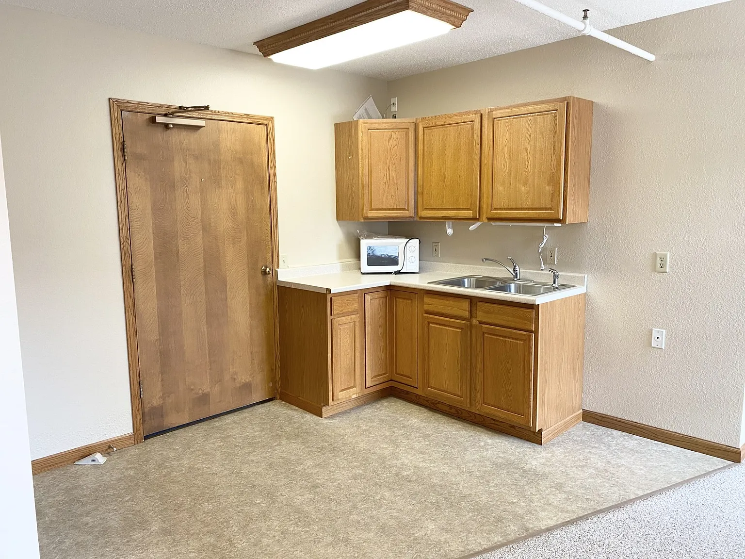 1 bed, 1.5 bath, 600 sqft, $900 — Photo 2