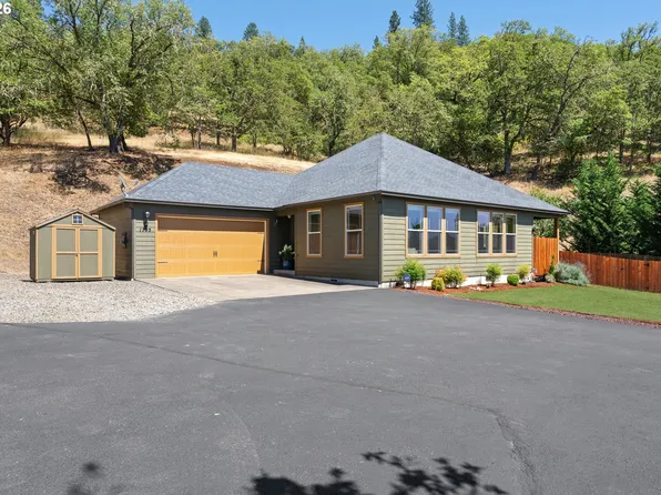 1795 NE Rocky Dr, Roseburg, OR 97470