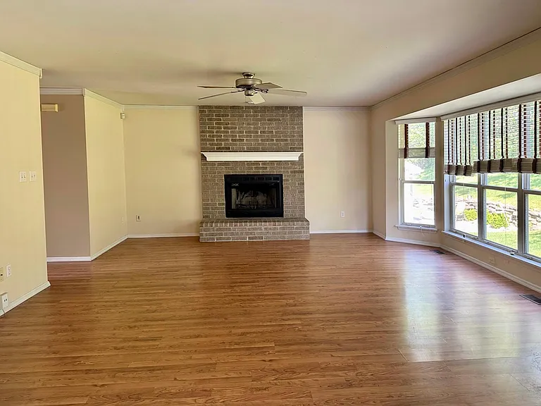 260 Valleybrook Ct — Photo 7