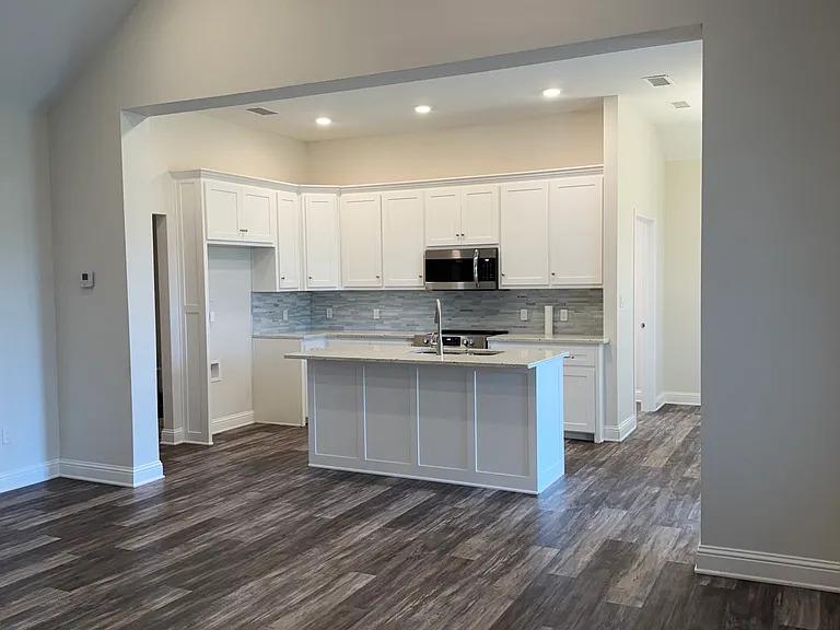 1860 Meadowview Dr — Photo 10