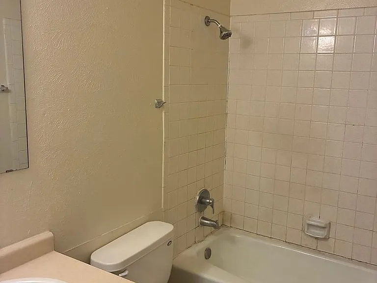 538 Ortiz Dr SE — Photo 2