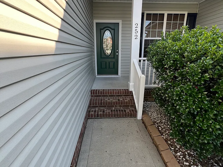 252 Wynngate Dr — Photo 3
