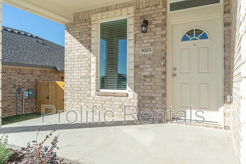 3 bed, 2.0 bath, 1279 sqft, $1,700 — Photo 3