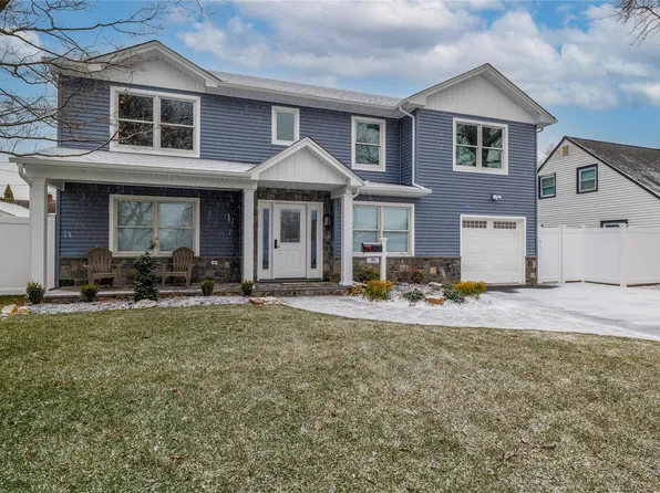 24 Clover Lane, Levittown, NY 11756