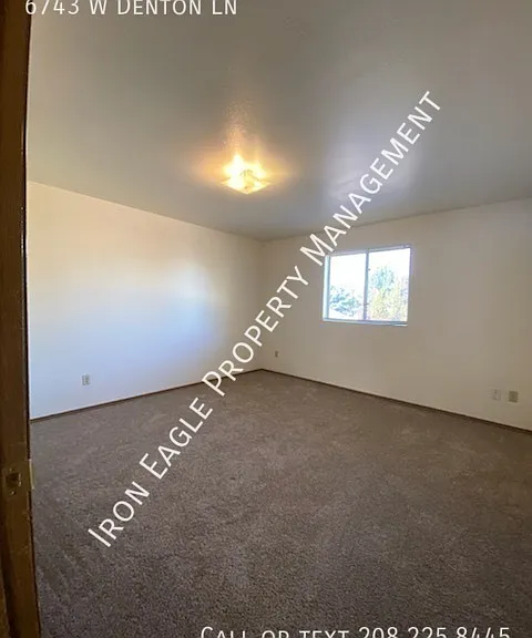 6743 W Denton Ln — Photo 7