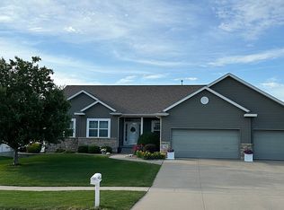 7702 Sandhurst Dr NW, Cedar Rapids, IA 52405