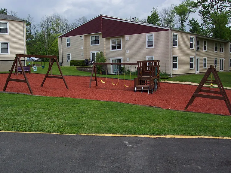 700 Mitchell Dr — Photo 2