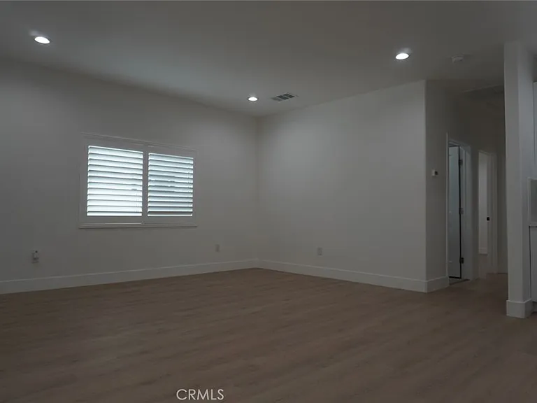 148 S Lark Ellen — Photo 10