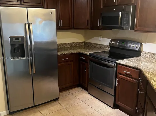 802 Constitution Dr #802B, Homestead, FL 33034