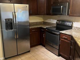 802 Constitution Dr, Homestead, FL