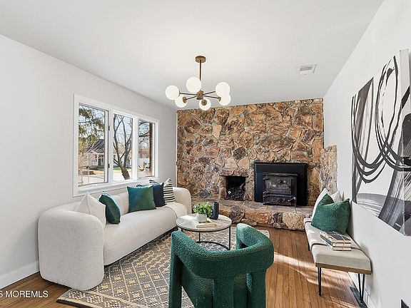 5th image of 215 Sunset Lane