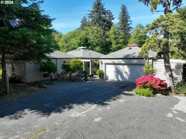 33611 Cullaby Lake Ln, Warrenton, OR 97146