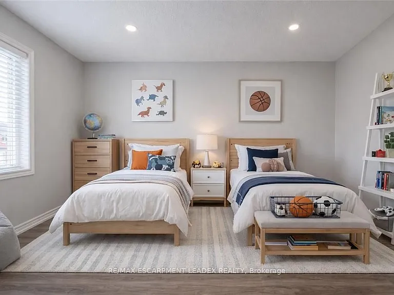 7 Hollinrake Ave — Photo 12