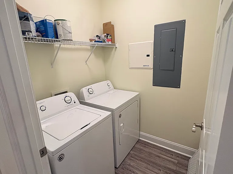111 Fountain Pointe Ln #302 — Photo 8