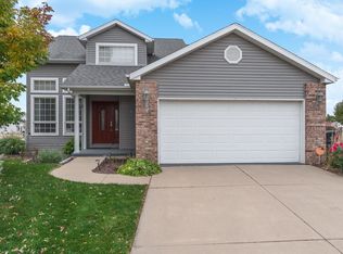 5 Rachel Ct, Bloomington, IL