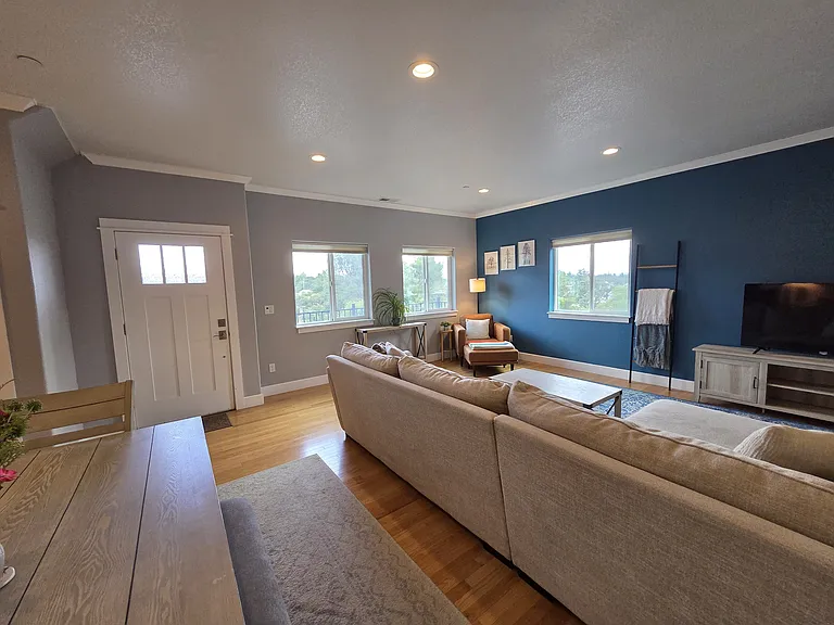710 Landis Cir — Photo 6