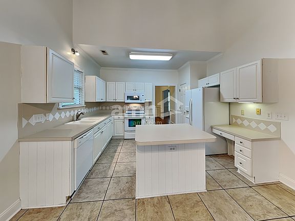 3rd image of 8005 Red Oaks Trl