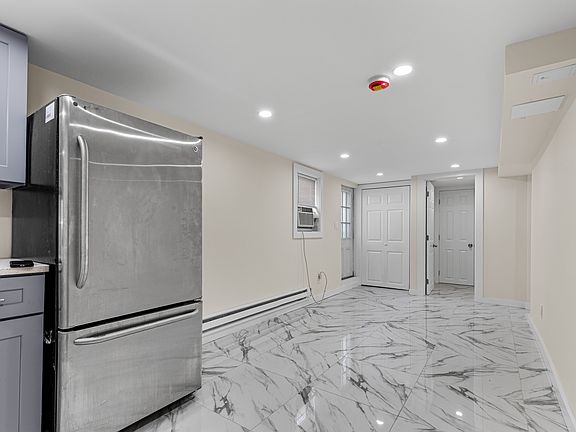 5th image of 88 Buffalo Ave Floor 1