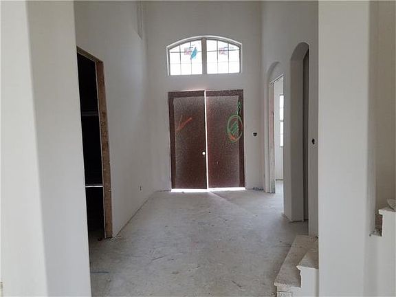 3rd image of 528 Honeybird Ln