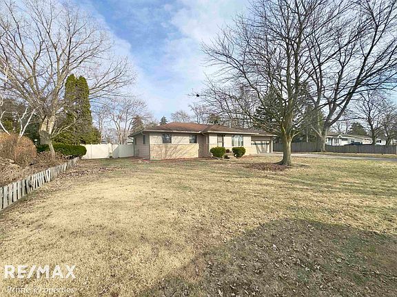 2nd image of 1574 Elizabeth Ln