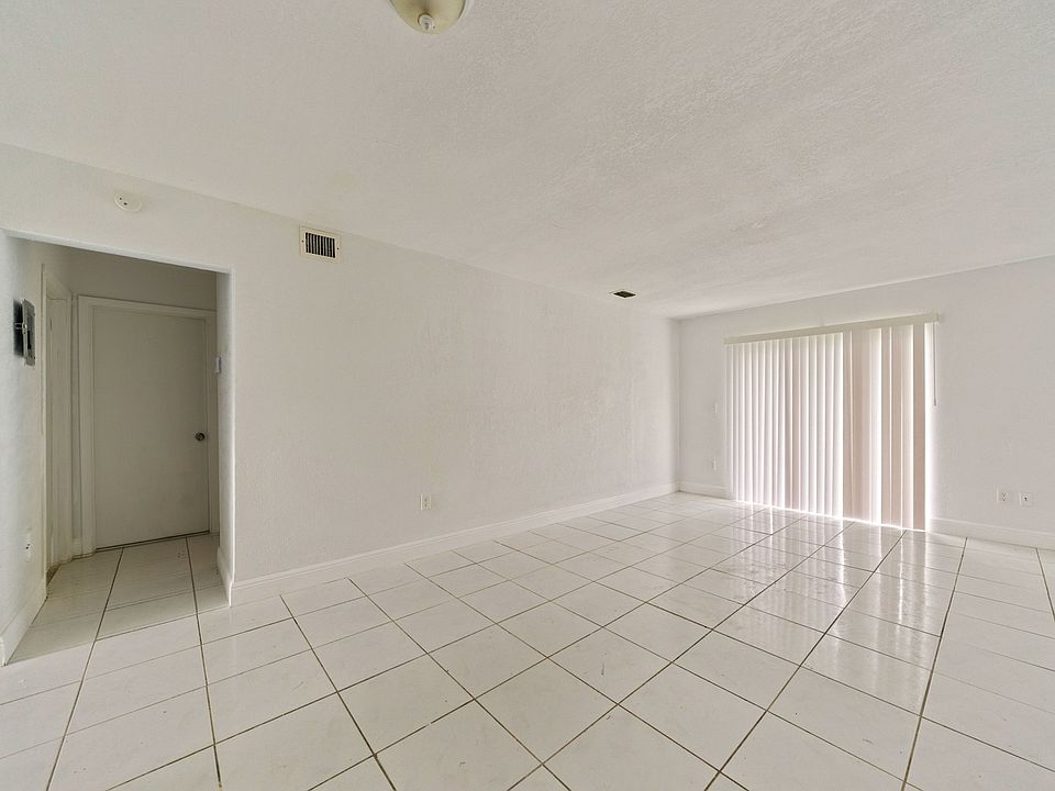 1st image of 1990 NW 183rd St APT 15