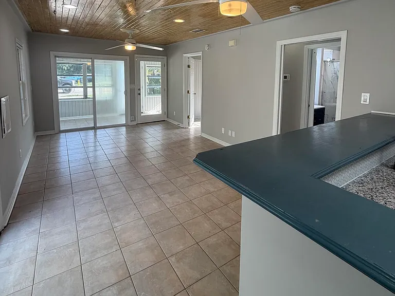736 W King St #A — Photo 11