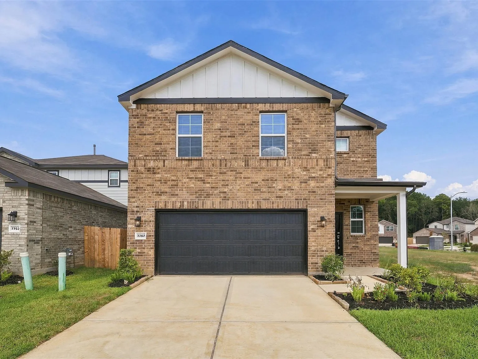 4 bed, 2.5 bath, 2057 sqft, $2,200 — Photo 1
